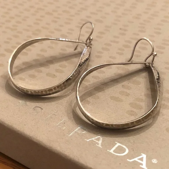 Silpada Hammered Sterling Silver Do The Twist Large Teardrop Earrings W3068